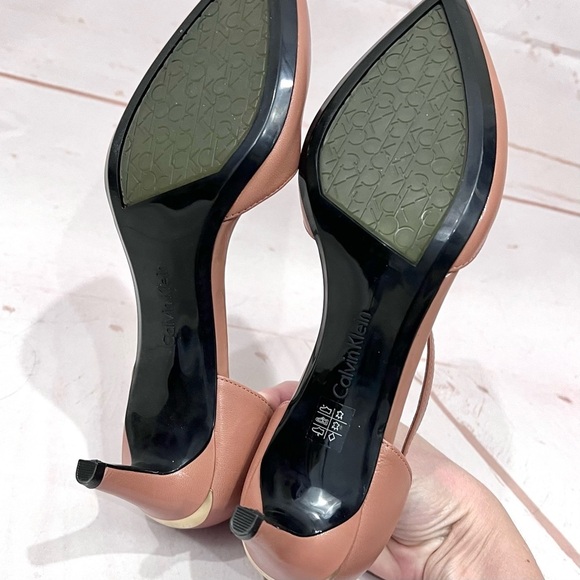 NWOT Nude Leather Asymmetrical Pointed Toe Mary Jane Page Kitten Heels Pumps - Picture 8 of 9